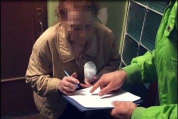 Бабушка принесла сидящему в петербургском СИЗО внуку кроссовки с наркотиками