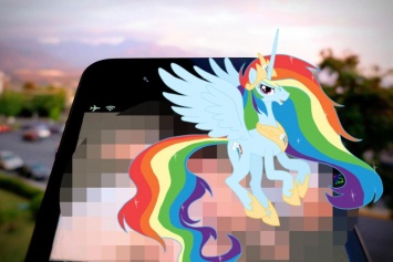 Apple лишила пользователей iMessage порно с маленькими пони