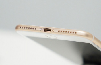 Apple подтвердила, что вторая решетка для динамика в iPhone 7 декоративная