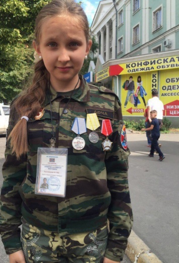 В Луганской области сепаратисты наградили школьницу орденом СССР