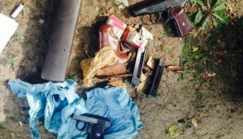 В Харькове возле жилого дома нашли сумку с оружием