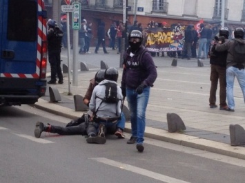 Во Франции масштабные акции протеста: 15 раненых, 32 человека задержаны