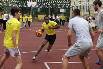 Игроки "Днепра" провели олимпийский урок для школьников (Фото)