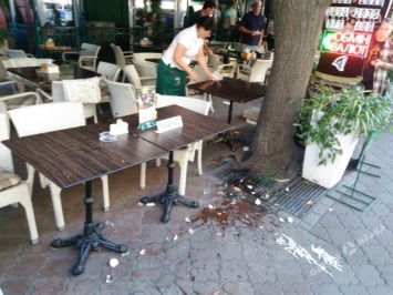 Круши, ломай: одесские хулиганы разгромили турецкое кафе (видео, фото)