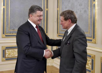 Группа Бальцеровича и Миклоша передала президенту, премьеру и Раде пакет ключевых реформ