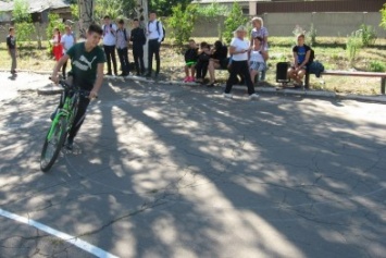 В Мирнограде (Димитрове) прошла увлекательная вело-эстафета «Твой друг - дорожное движение»