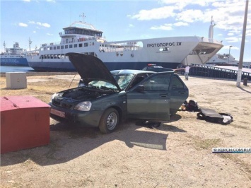 На Керченской переправе с парома в воду упало авто - водитель хотел первым заехать в Крым