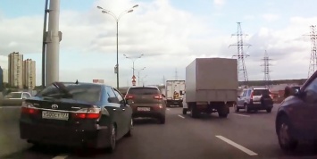 В Москве чеченец со спецсигналом протаранил машину, не уступавшую дорогу