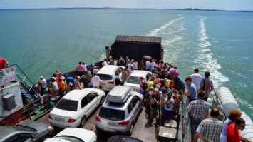 Водитель утопил «Ладу» при съезде с парома после переправы через Керченский пролив