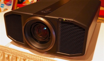 JVC представила проектор DLA-Z1 с поддержкой 4K