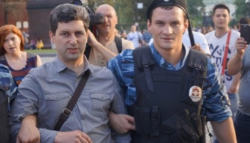 Известного российского оппозиционера арестовали на 5 суток после пикета