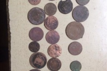 Харьковские пограничники не дали вывезти в Россию триста старинных монет (ФОТО)