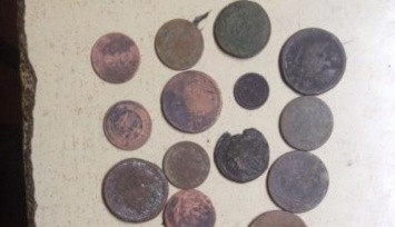 Харьковские пограничники задержали груз старинных монет