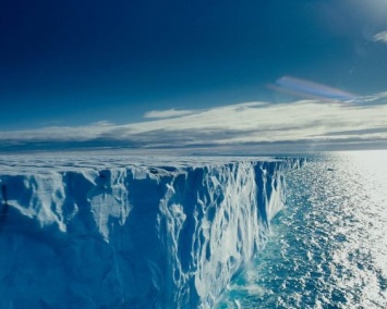В Арктике площадь льда достигла исторического минимума