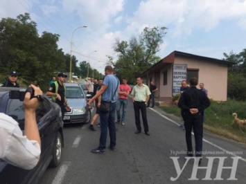Участие в блокировании ПП "Ужгород" берут около 50 владельцев авто