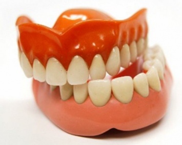 Ученые: Неровные зубы способны ухудшить осанку и равновесие