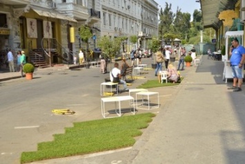 Урбанисты превратили одесскую улицу в пешеходное пространство (ФОТО)