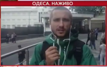 В Одессе под консульством РФ "Правый сектор" подрался с полицией, задержаны несколько человек