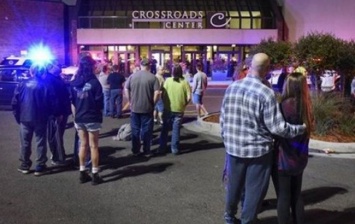 В Миннесоте мужчина с ножом совершил нападение в торговом центре, 8 раненых
