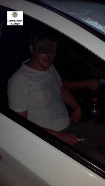 На улице Космонавтов николаевские патрульные поймали пьяного водителя на BMW с наркотиками