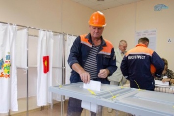 Строители Крымского моста голосуют без отрыва от производства (ФОТО)