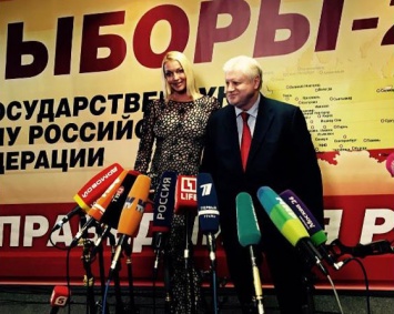 Анастасия Волочков явилась на выборы в "голом" платье