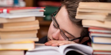Опрос: Более 40% школьников жалуются на головные боли из-за уроков