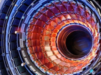 Ученые: Адронный коллайдер поможет открыть пятое измерение