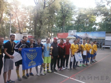 Одесские евреи сыграли в футбол в Старо-Базарном сквере