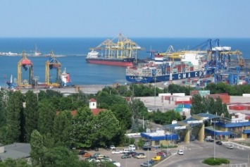 В Черноморском морском порту растет перевалка зерна