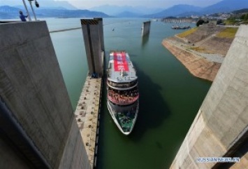 Крупнейший судоподъемник начал работать на китайской ГЭС