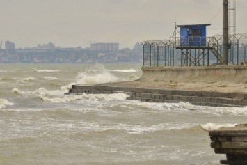 У берегов Одессы вспенилось море (ФОТО)