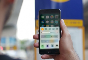Пользователи iPhone 7 жалуются на проблемы с сотовым подключением после выхода из Авиарежима [видео]