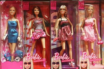 В России хотят запретить куклу Барби из-за того, что она «одета по-европейски»