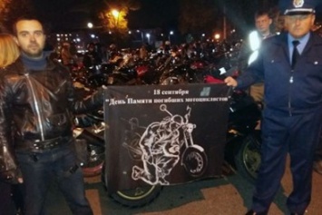 В Харькове байкеры почтили память погибших на дороге мотоциклистов (ФОТО)