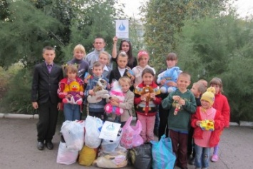 В Мирнограде (Димитрове) волонтеры поделились своими вещами с воспитанниками школы-интерната