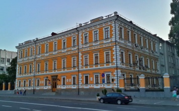 Кабмин хочет сдавать в аренду президиум Академии наук в центре Киеве