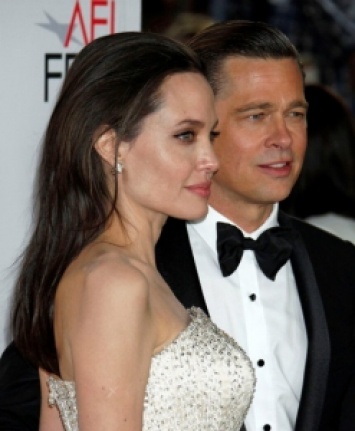 Брэд Питт и Анджелина Джоли разводятся - СМИ