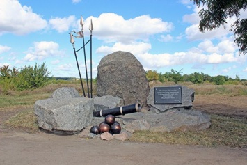 Замковую гору в Лубнах украсил скифский камень (фото)