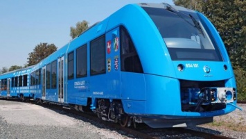Германия запустит первый в мире пассажирский поезд на водороде