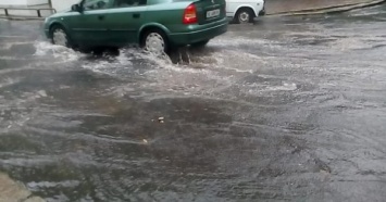 Реки и озера вместо дорог: как Николаев переживает непогоду