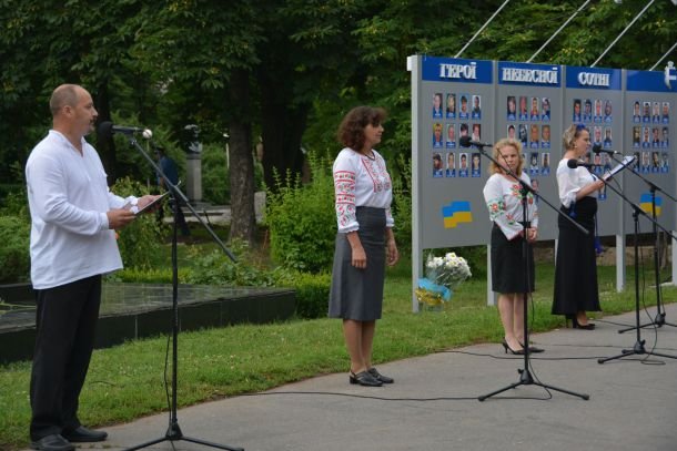 В Кременчуге открыли памятный знак "Героям Небесной сотни"