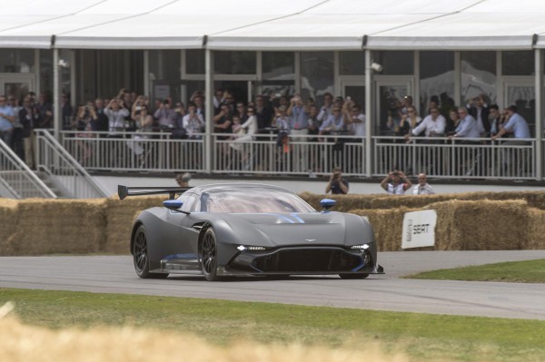 Aston Martin Vulcan дебютировал в Гудвуде (видео)
