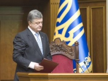 Порошенко поздравил Украину с Днем Конституции