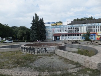 Вместо разрушенного фонтана на улице Федоренко появится клумба (фото)