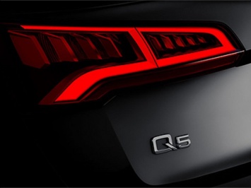 Audi показала кусочек нового Q5