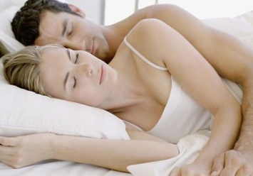 Ученые выяснили, что женщины и мужчины спят по-разному