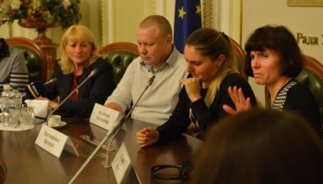 Освобождение заложников к амнистии привязывать нельзя - Геращенко