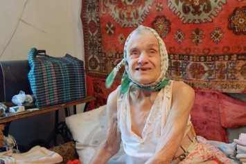 90-летняя полтавчанка сутками кричит от голода (видео)
