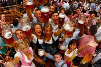 Октоберфеста не будет: Ялту оставили без немецкого пива и сосисок до весны